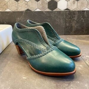 Elegant Green Leather Women's Shoes